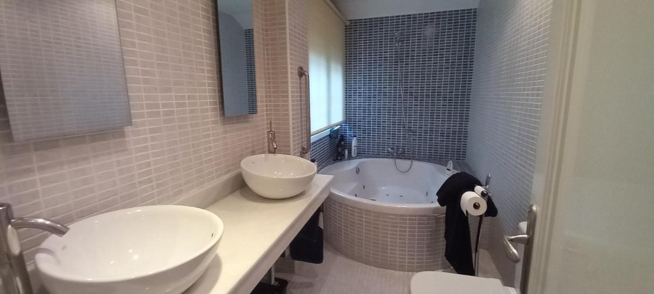 Chalet Con Piscina, Sauna Y Jacuzzi Cerca Del Mar A Media Hora De Bilbao Y Santander El Puente  Exteriér fotografie